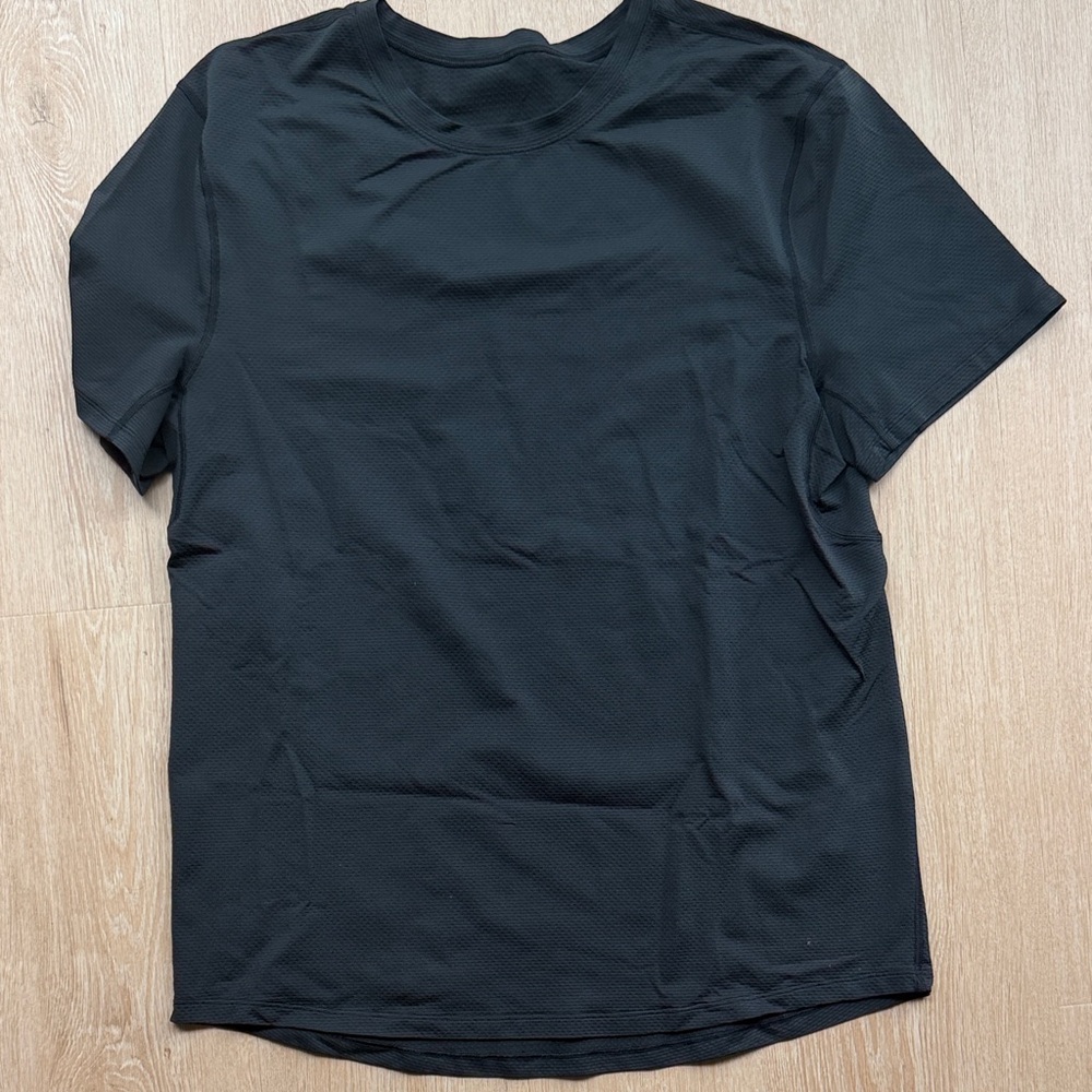 Mens lululemon workout shirt